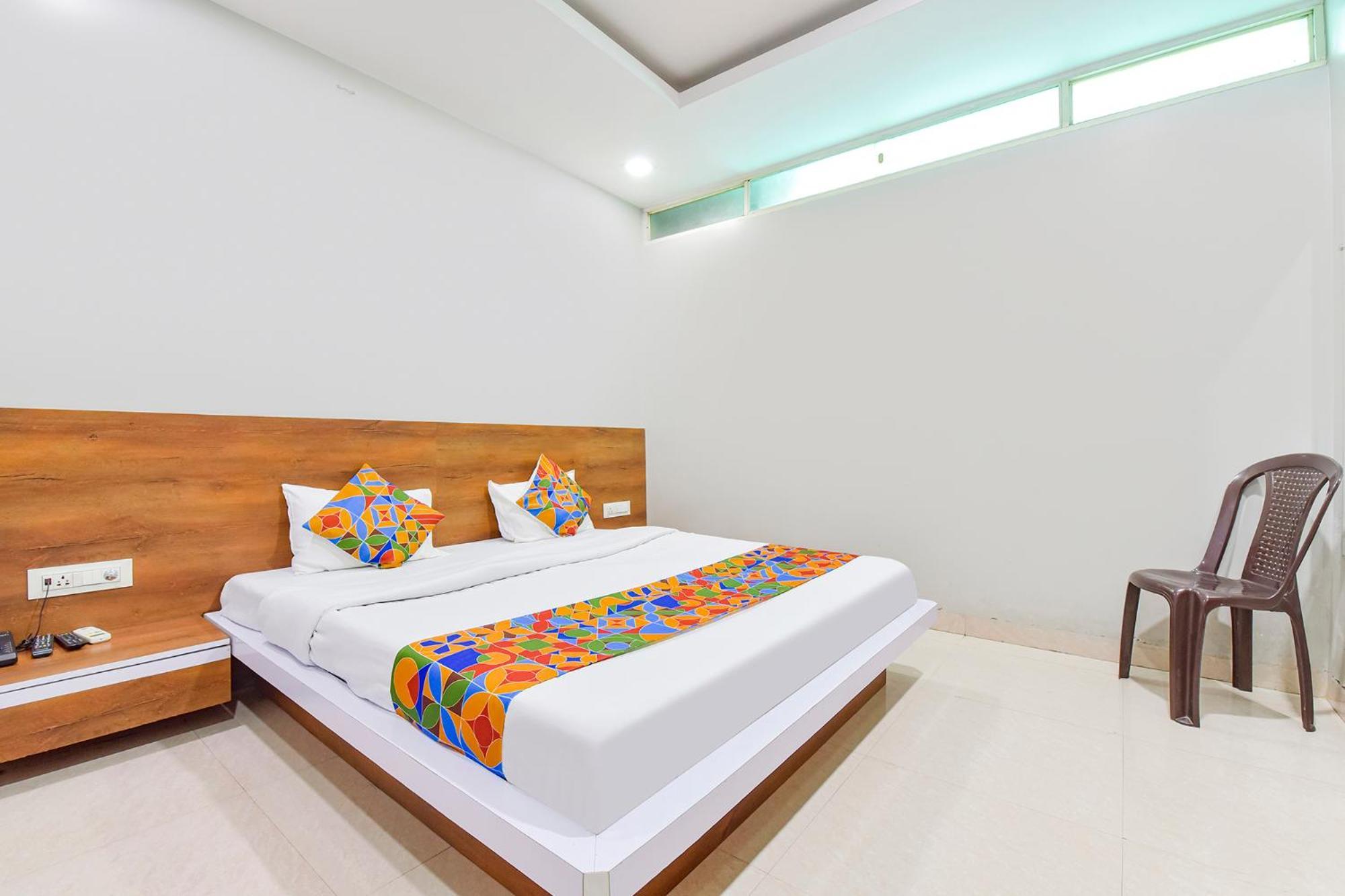 Fabhotel Raghumani Palace Удджайн Экстерьер фото