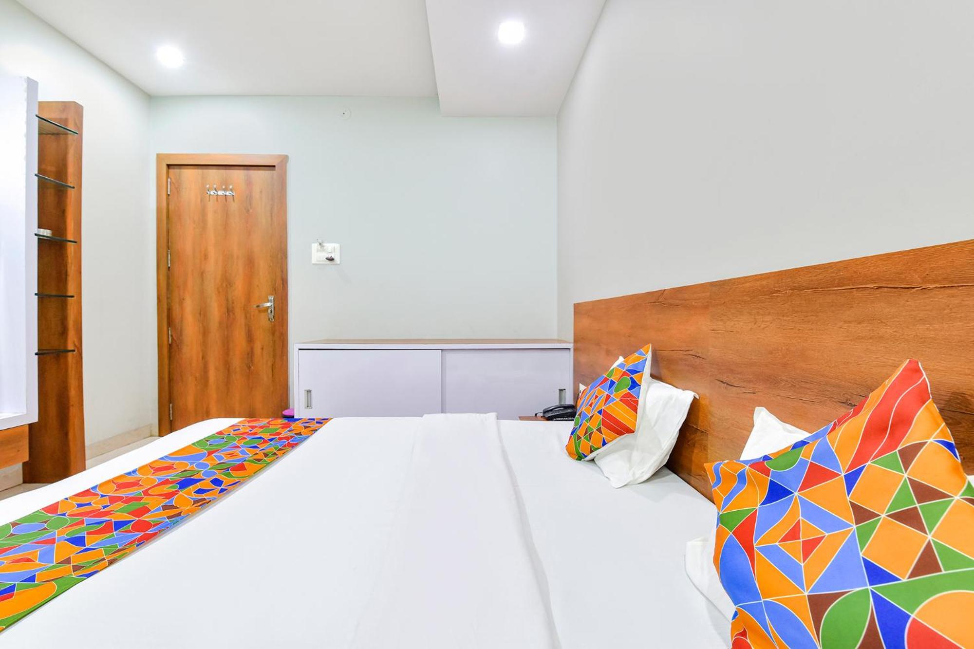 Fabhotel Raghumani Palace Удджайн Экстерьер фото