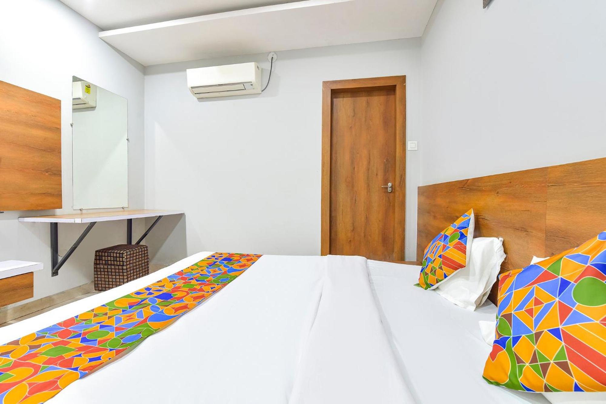 Fabhotel Raghumani Palace Удджайн Экстерьер фото