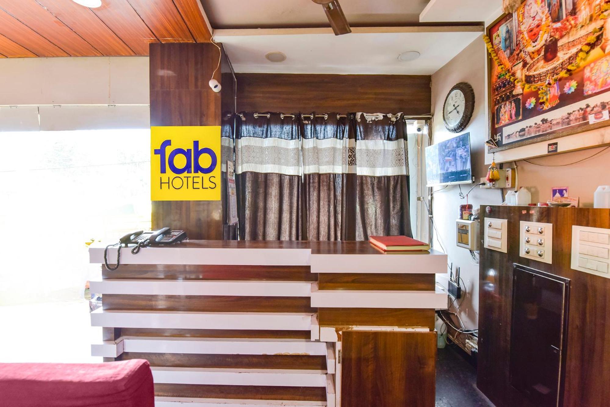 Fabhotel Raghumani Palace Удджайн Экстерьер фото